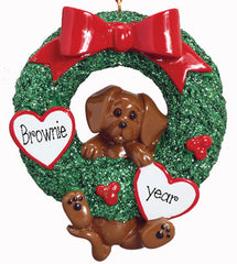 DACHSHUND IN GREEN WREATH ORNAMENT / MY PERSONALIZED ORNAMENTS